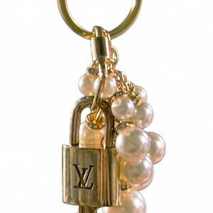 Louis Vuitton Lock & Key 311 Rhinestone Pearls Keychain Bag Charm Gift Glamour